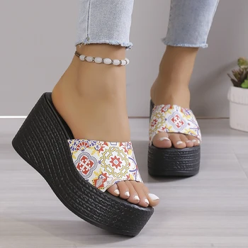 Лято Дамски чехли Сандали на платформа Клинове Обувки Външни сабо Моден дизайн Плаж ваканция чехъл ежедневни обувки плюс размер