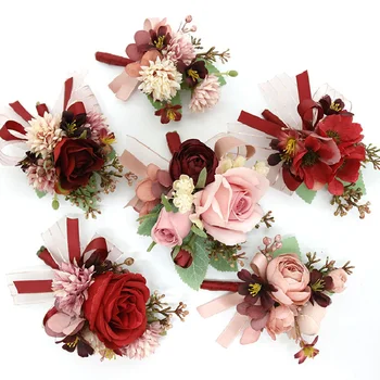 Бутониера и китката корсаж сватбени консумативи Банкет гости симулирани цветя младоженец и булката ръка цветя червено и розово