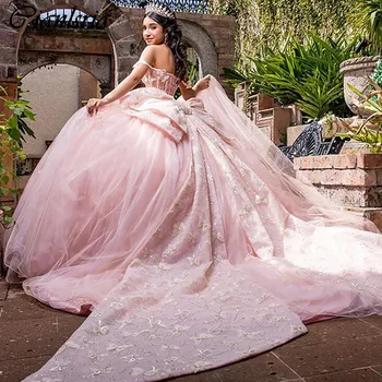 Розово от рамото 3D пеперуда лък топка рокля Quinceanera рокли илюзия кристал мъниста корсет vestidos de 15 años