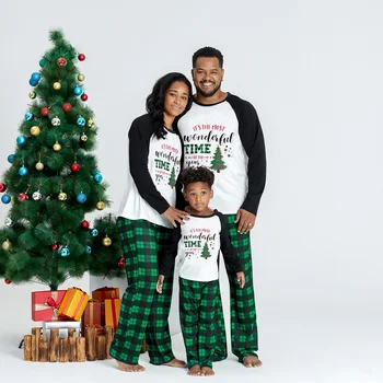 Xmas Комплект пижами за семейно съвпадение 2024 Коледно дърво Santa Print Pjs Комплект дрехи за възрастни Бебешки гащеризон